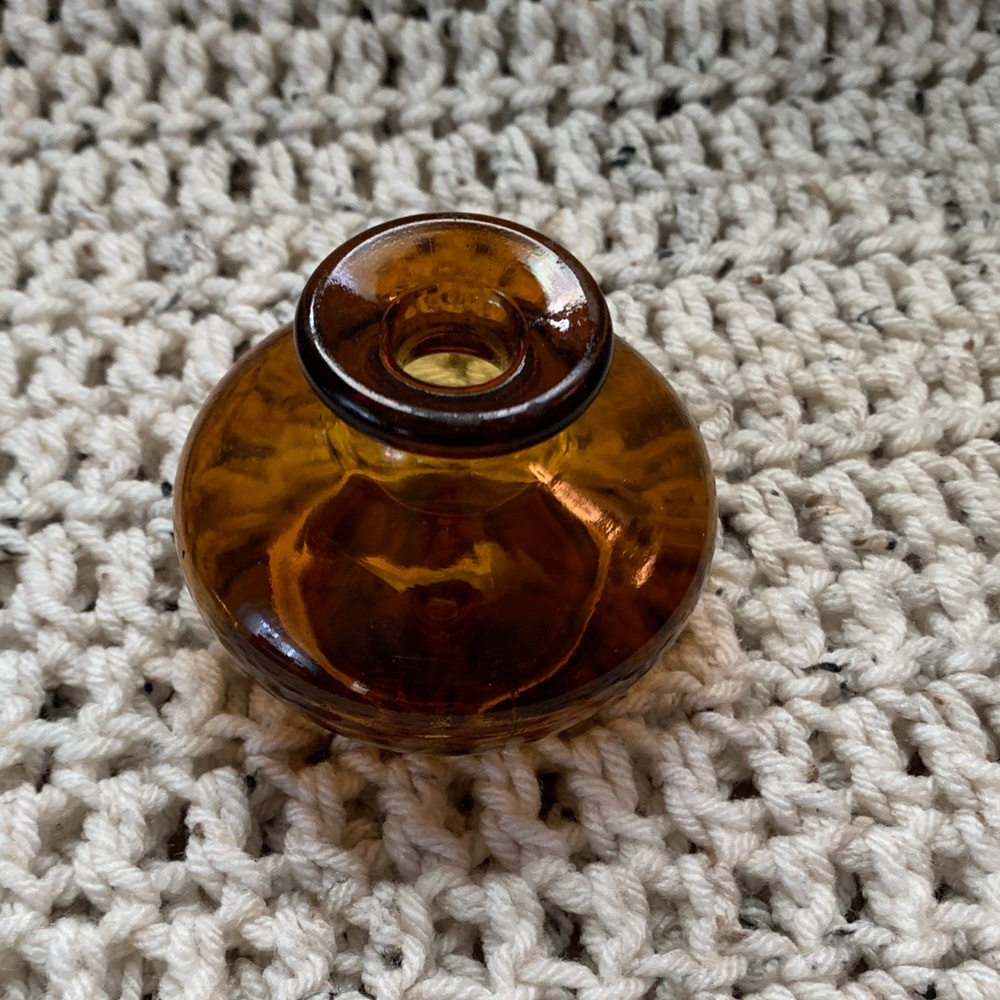 Finland Amber Glass Vase
Approximately 2” x 3”